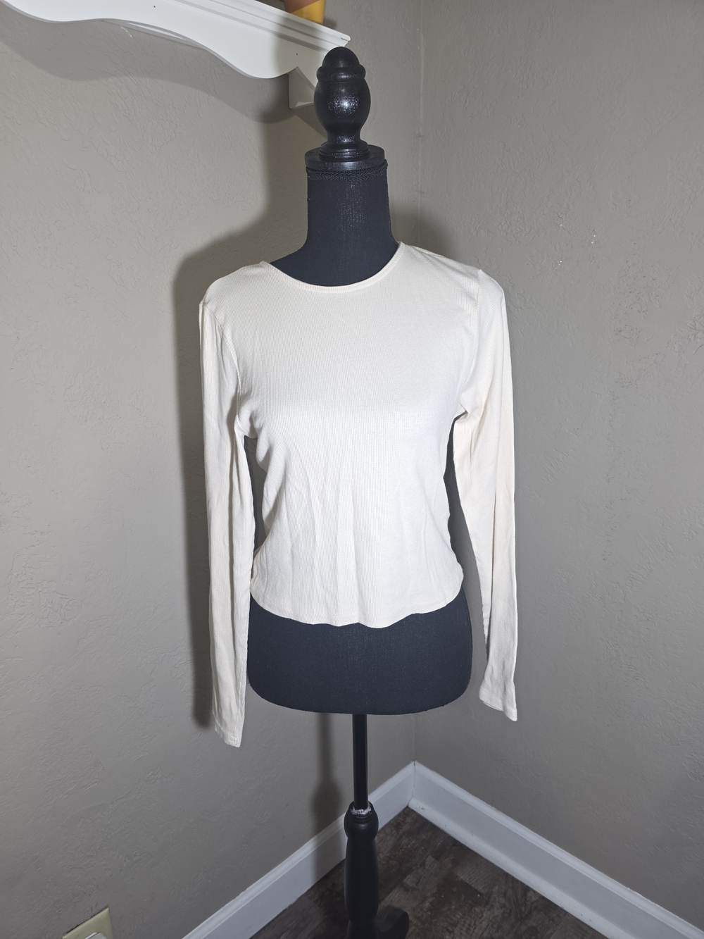 H&M Cream Long-Sleeve Crewneck Top